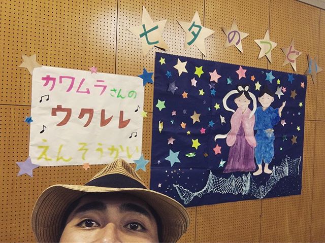 今日は広島市内の某児童館にて、ウクレレ演奏でーす。七夕のつどい。あいにくの雨ですが、ポロリ〜ンと奏でてきます！#唄うたいカワムラ
