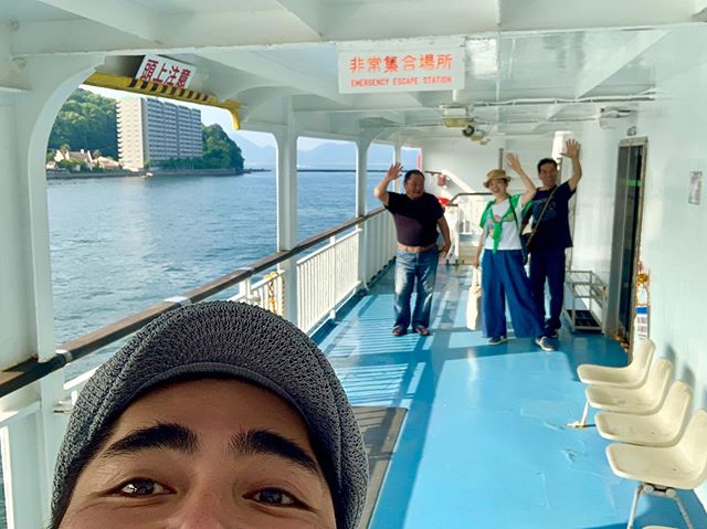 海を渡るカワムラ。こうだfusaiと愉快な仲間達と行く愛媛松山ツアー、始まり始まり〜！ フェリーに乗るとカップ麺にときめくのよ。#唄うたいカワムラ